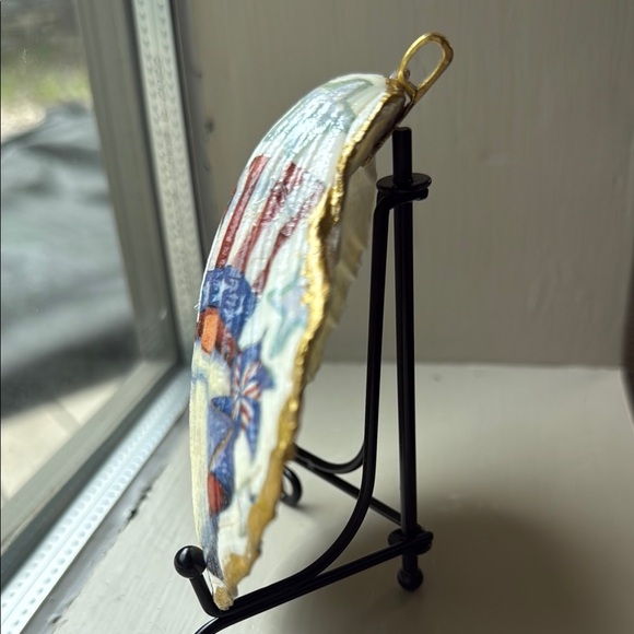 Patriotic Gnome Seashell Decor - Picture 3 of 3